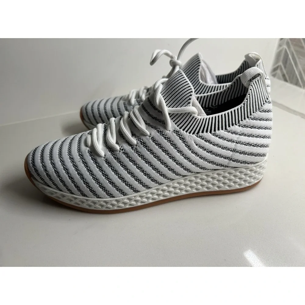 New Urban Sport Sneakers By J/Slides Women's Black White Knit Opy US 8M